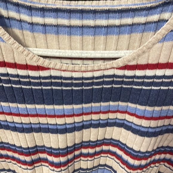 Womens short sleeve sweater with stripes & lots of stretch. No size or brand. - Picture 2 of 11